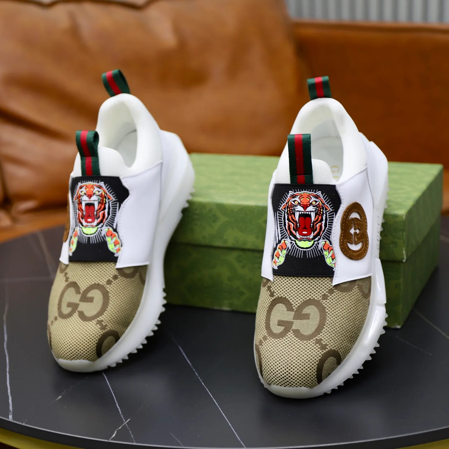 Ex-factory price: 462💰🙅‍♂️🙅‍♂️🙅‍♂️ Brand: GUCCI Standard code: 38-44 (45 customized) Grade: Same as the official website Material: Original cowhide material spliced with brand cloth Comfortable and breathable lining Lightweight and wear-resistant sports outsole Style category: Men's fashionable casual shoes Running sports shoes Distinguished luxury brand elements Top luxury color: actual picture color